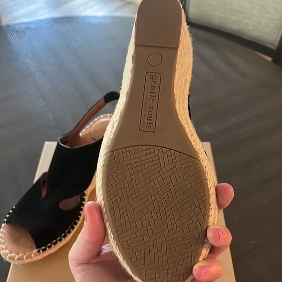 Kenneth Cole Espadrille sandal! - Picture 3 of 7